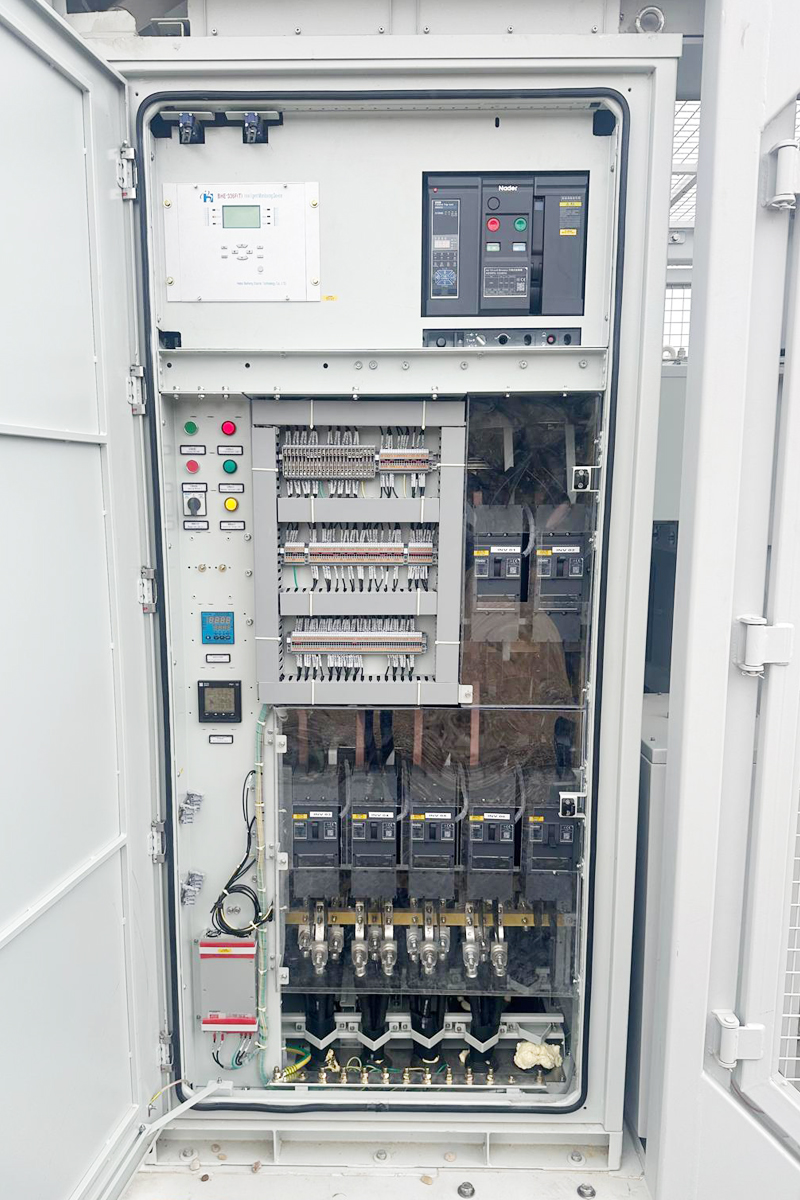 Cuadro de protección de inversores de baja tensión para una estación transformadora para planta fotovoltaica de 6,6MVA. Proyecto de Araelec.